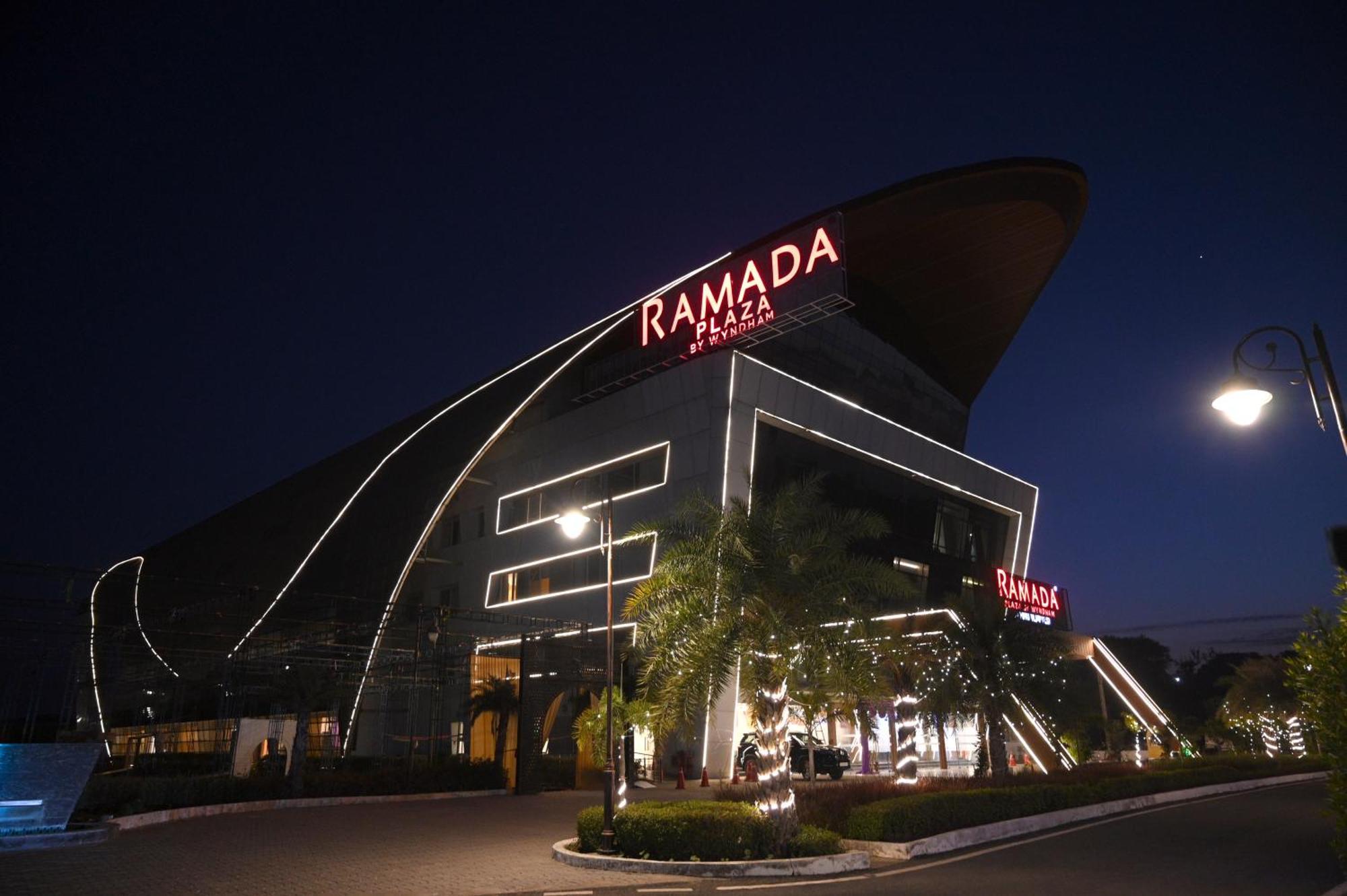 Ramada Plaza By Wyndham Jammu Vijaypur Otel Dış mekan fotoğraf