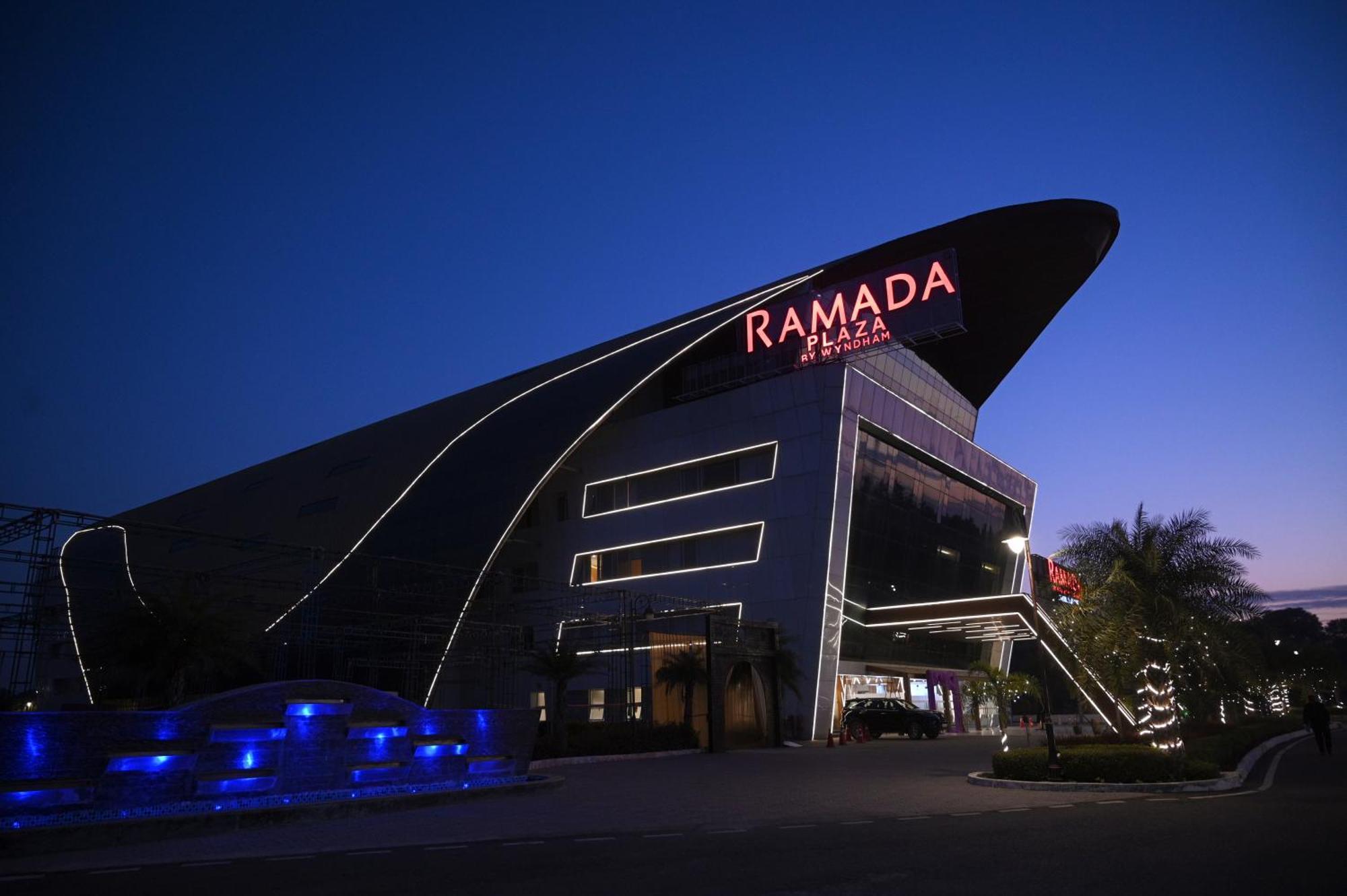 Ramada Plaza By Wyndham Jammu Vijaypur Otel Dış mekan fotoğraf